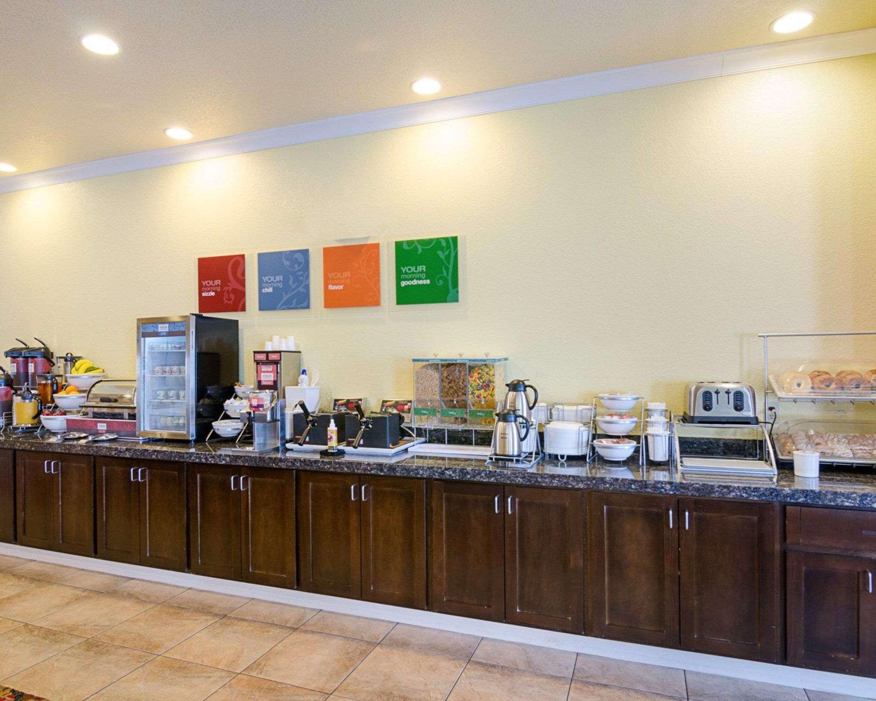 Comfort Inn & Suites Orange - Montpelier Екстериор снимка