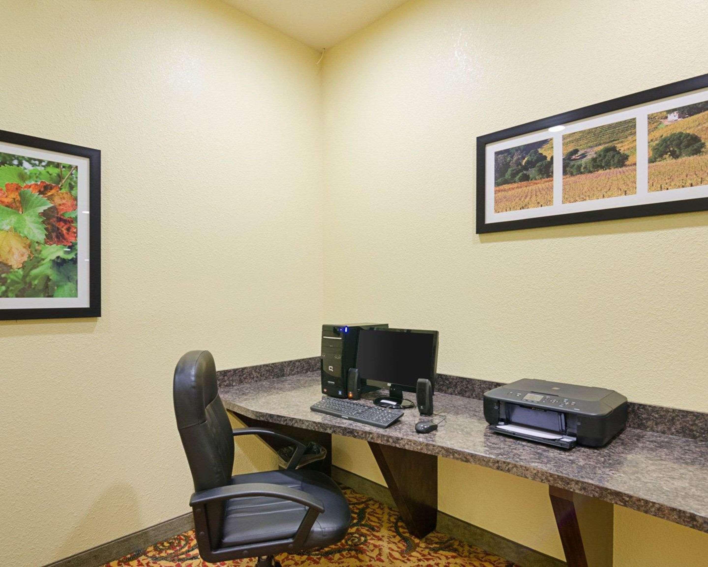 Comfort Inn & Suites Orange - Montpelier Екстериор снимка