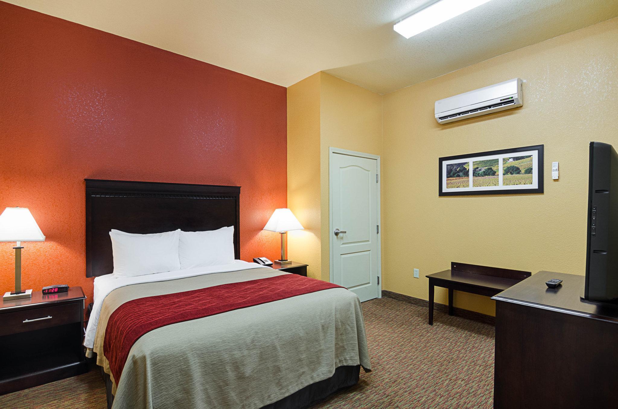 Comfort Inn & Suites Orange - Montpelier Екстериор снимка