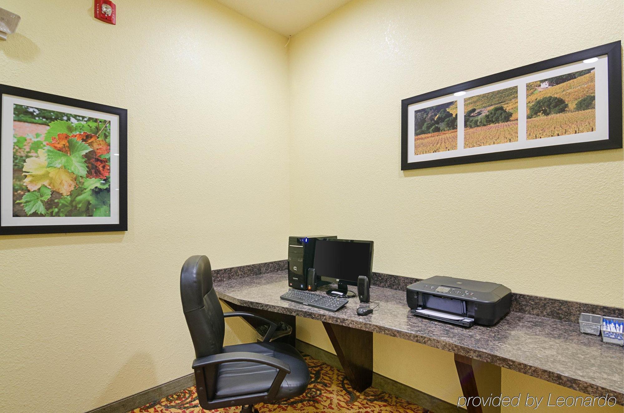 Comfort Inn & Suites Orange - Montpelier Екстериор снимка