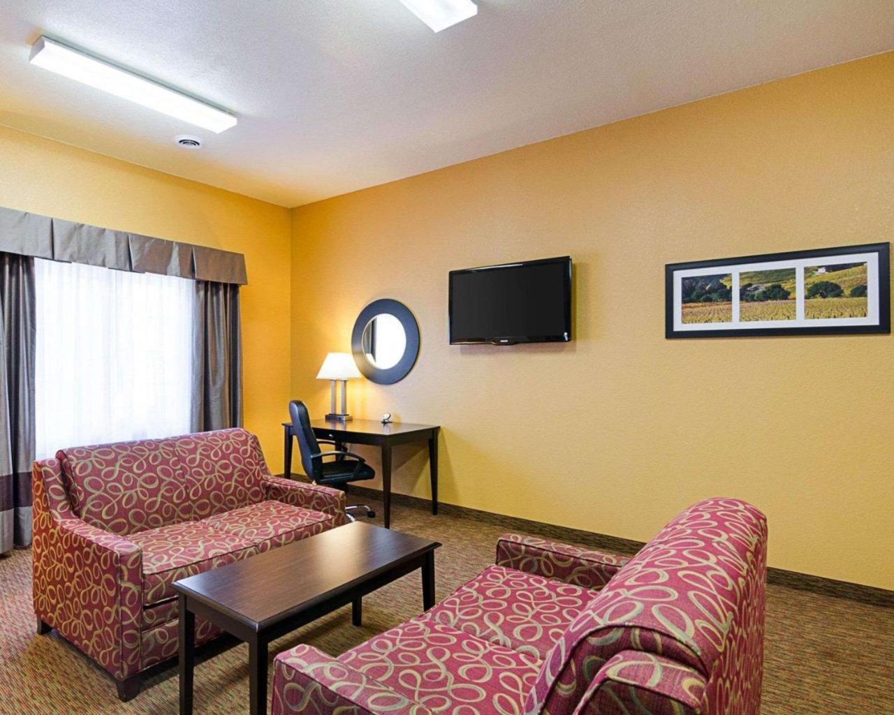 Comfort Inn & Suites Orange - Montpelier Екстериор снимка